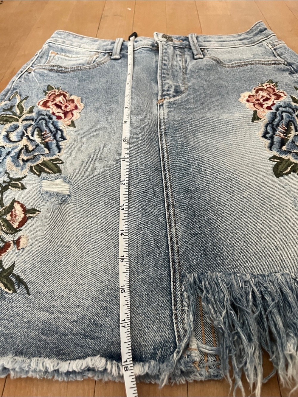 Driftwood Denim- Veronica- Embroidered Light Blue Denim Mini Skirt - Size 25 - Picture 7 of 9